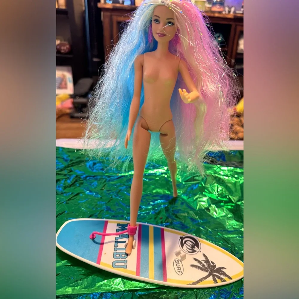 Barbie Dreamtopia doll & Malibu surfboard pink, blue & silver hair